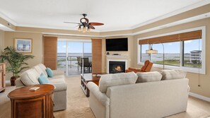 Smart-TV, Kamin, Videospiele, DVD-Player