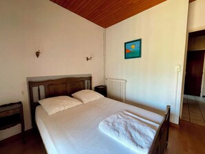 3 quartos, ferros/tábuas de passar roupa, Wi-Fi de cortesia