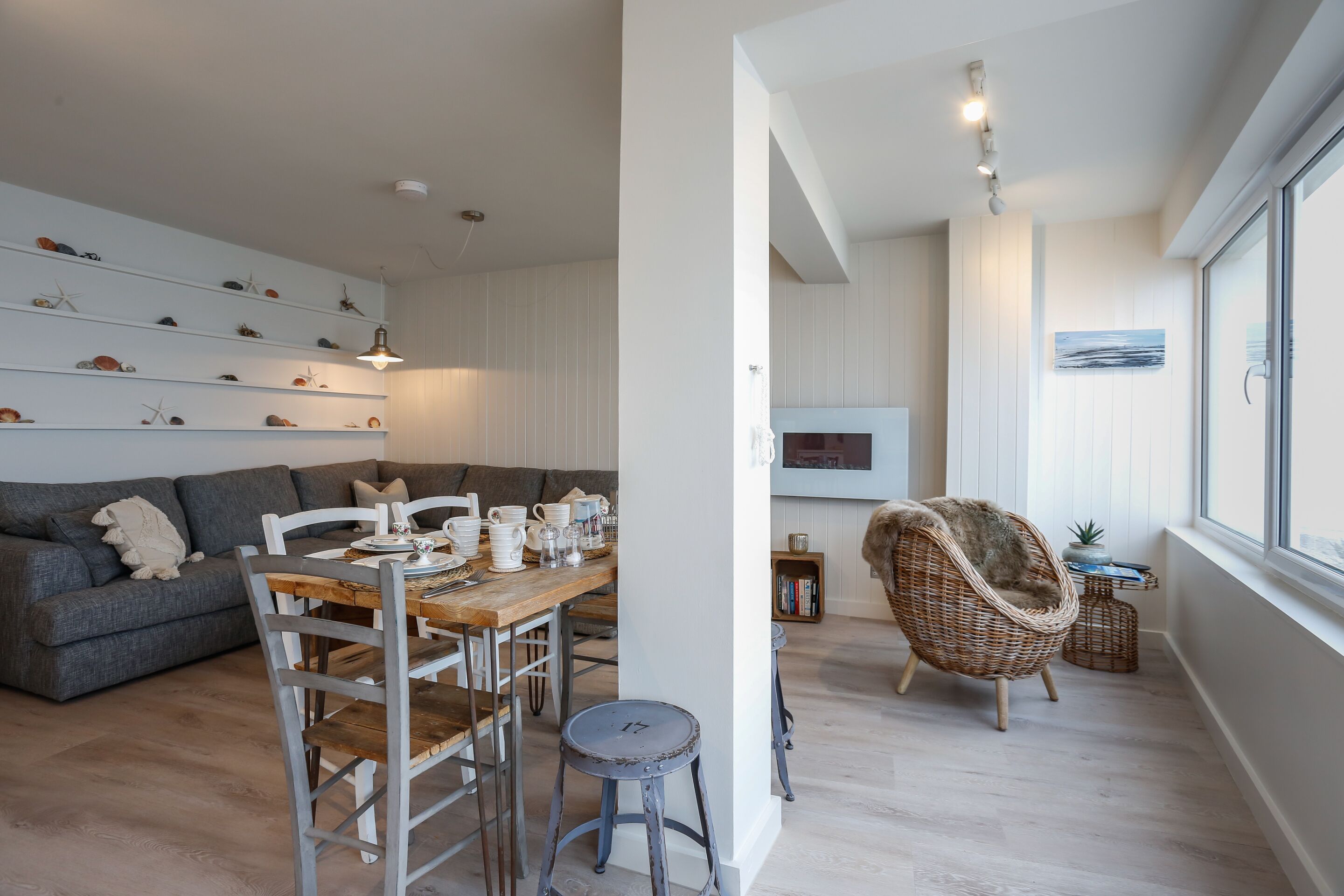 Sea Spray  - Beach Front Apartment - Bracklesham Bay