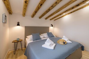 5 habitaciones, tabla de planchar con plancha, wifi y ropa de cama 