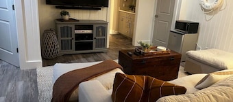 Culver Super Suite - Sleeps 5