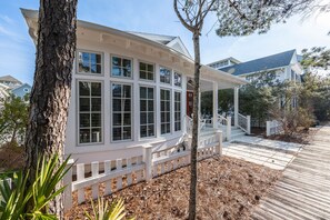 Exterior - Watersound Beach Cottage! Close to Beach and Pool! Perfect Family Getaway! (Inlet Beach)