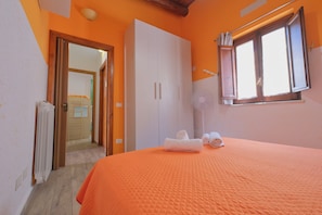 2 chambres, fer et planche à repasser, accès au Wi-Fi (inclus)