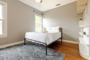 3 chambres, bureau, Wi-Fi gratuit, draps fournis