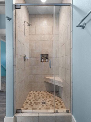 Dusche, Haartrockner, Shampoo