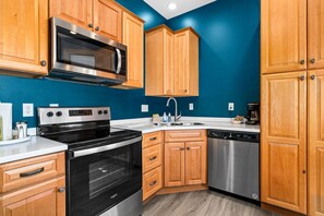Fridge, microwave, stovetop, dishwasher