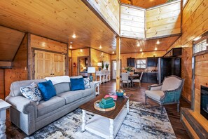 Smart TV, fireplace, video games - Dolly Parton's "A Cowboy's Way." (Sevierville)