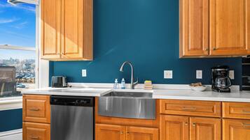 Refrigerador, microondas, horno y lavavajillas