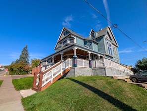 Exterior - Harris House 4 | On Hospital Campus (Duluth)
