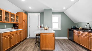 Frigorífic, microones, forn i placa de cuina