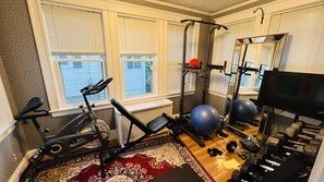 Fitness facility - Gorgeous Home in Waltham quiet, family-friendly neighborhood, 2 free parking! (Waltham)