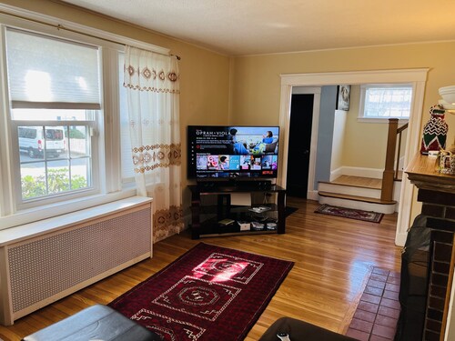 Gorgeous Home in Waltham quiet, family-friendly neighborhood, 2 free parking!