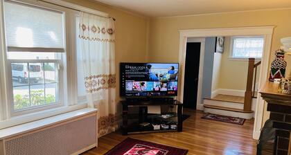 Gorgeous Home in Waltham quiet, family-friendly neighborhood, 2 free parking!