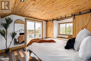 3 bedrooms, free WiFi, bed sheets, wheelchair access