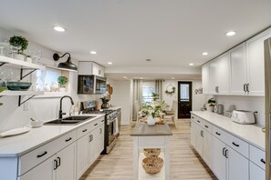 冷蔵庫、電子レンジ、コンロ、食器洗い機