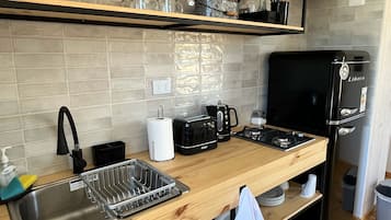 Cabin, Terrace, Courtyard View | Private kitchen | Full-size fridge, electric kettle, toaster, rice cooker
