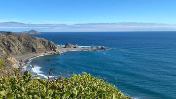 Una playa cerca, 4 bares en la playa