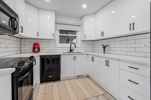 Mikrowelle, Ofen, Herdplatte, Geschirrspüler