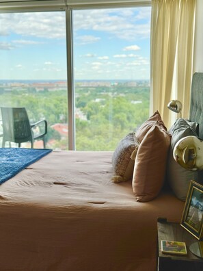 1 bedroom, iron/ironing board, WiFi, bed sheets - Relaxing Stay at Luxurious Apt (Mendoza City)