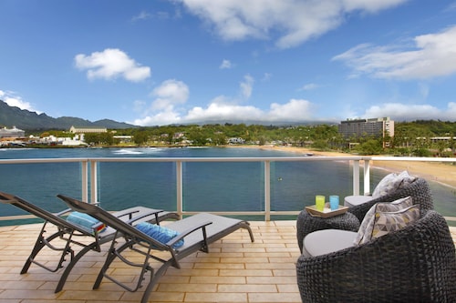 AMAZING VIEWS-Kalapaki Cliffside Penthouse-Perched above, elevator to the sand! 
