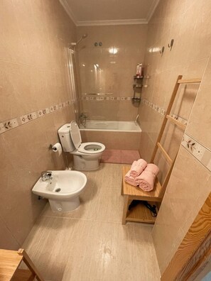 Toallas, jabón, champú y papel higiénico