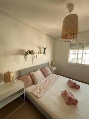 2 bedrooms, iron/ironing board, free WiFi, bed sheets