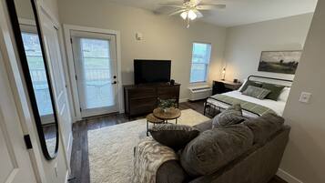 Desk, WiFi, bed sheets