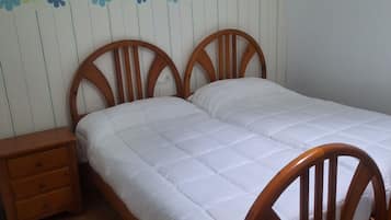 3 bedrooms, bed sheets
