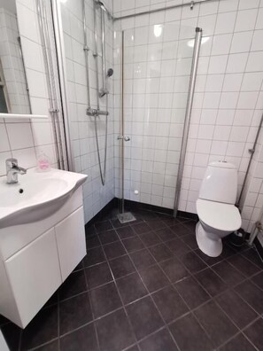 Shared bathroom - Västervik rum och stugor (Vastervik)