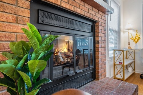 Tranquil Cary Hideaway- Mins to Downtown/Wake Med/NC State ...Newly Furnished!