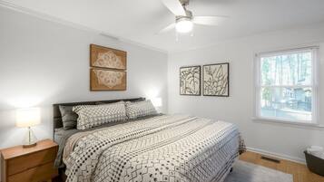 3 bedrooms, iron/ironing board, WiFi, bed sheets