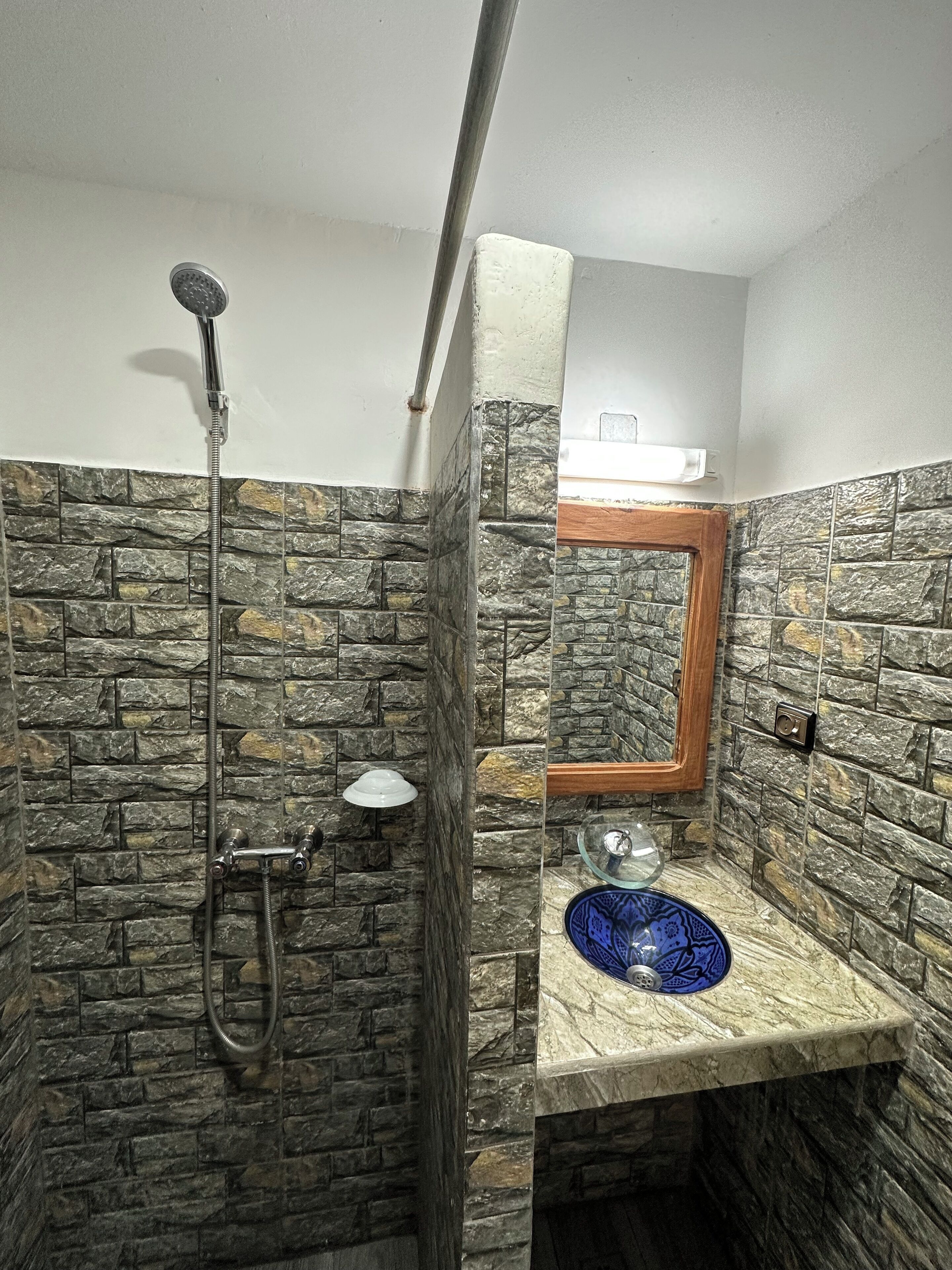 Twin Room, Non Smoking, Private Bathroom | Bathroom
