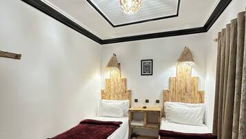 Habitación con 2 camas individuales, para no fumadores, baño privado | Wifi gratis y acceso para silla de ruedas