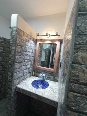 Habitación con 2 camas individuales, no fumadores, baño privado | Baño