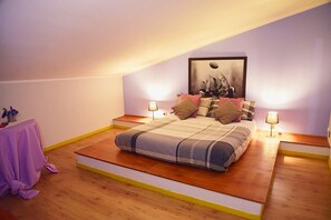 1 bedroom, WiFi, bed sheets - Gabriella's Attic at the Politeama (Palermo)