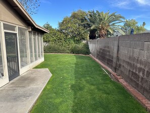 Terrace/patio -
Your Scottsdale Oasis Awaits: Shopping, Entertainment & Family Fun Steps Away!
(Scottsdale)