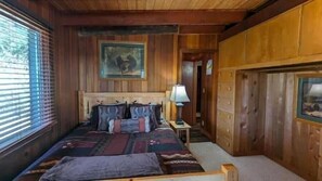 3 bedrooms, iron/ironing board, free WiFi, bed sheets - Heceta Beach Bungalow across the park from Beach (Florence)