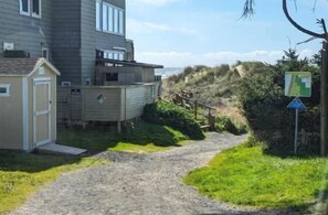 Exterior - Heceta Beach Bungalow across the park from Beach (Florence)