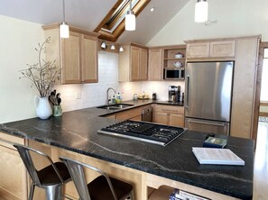 冰箱、微波炉、烤箱、炉灶