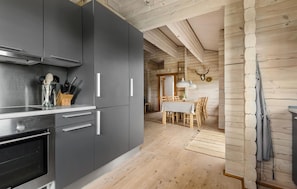 Fridge, microwave, stovetop, dishwasher - Beautiful home in Hemmet with kitchen (Hemmet)
