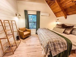 2 bedrooms, desk, free WiFi, bed sheets