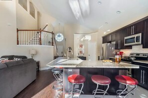 Fridge, microwave, oven, stovetop - 6 Bedroom Luxury Pool Villa close to Disney Private Nature Preserve (Kissimmee)