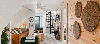 Dome House on Bear Creek - Hot Tub - 20 acres of Bear Creek Frontage - Secluded