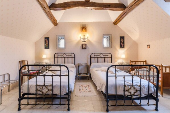 4 habitaciones, cuna de viaje y wifi gratis