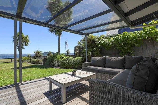 Terrace/patio - Hannah's Bay Lakefront | Lake Views with Kayaks (Rotorua)