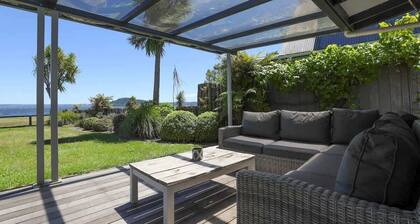 Hannah's Bay Lakefront | Lake Views with Kayaks