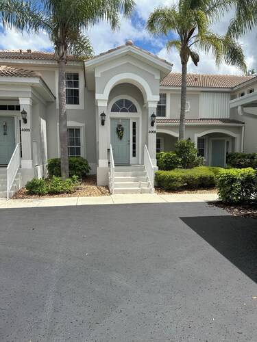 Beautiful Colonial Country Club. 2 Bedroom, 2 Full Bath. Available January 2027.