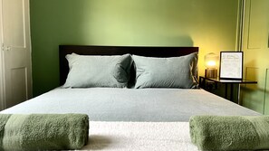 3 slaapkamers, een bureau, reisbedje, wifi
