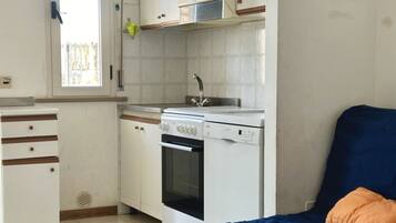 Fridge, oven, dishwasher