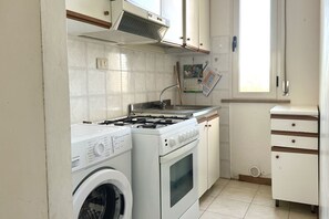 Frigorífico y horno